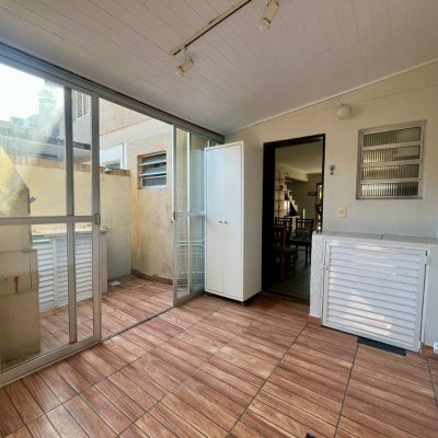 Casa em Condomínio com 73m², 2 quartos, 1 garagem, no bairro Jurerê em Florianópolis