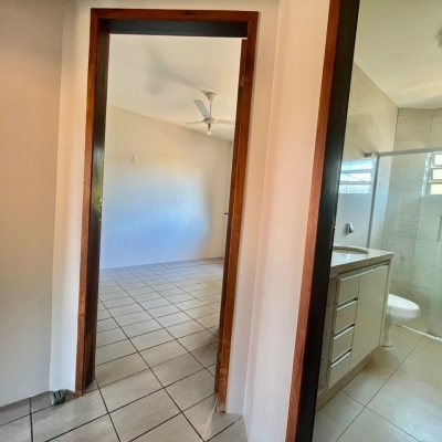 Casa em Condomínio com 73m², 2 quartos, 1 garagem, no bairro Jurerê em Florianópolis