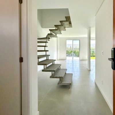 Casa em Condomínio com 95m², 3 quartos, 1 suíte, 1 garagem, no bairro Morro Das Pedras em Florianópolis