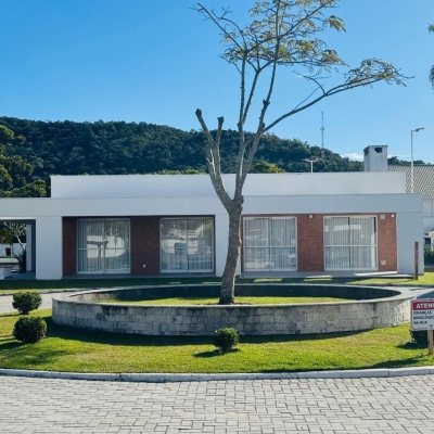 Casa em Condomínio com 104m², 3 quartos, 1 suíte, 1 garagem, no bairro Morro Das Pedras em Florianópolis