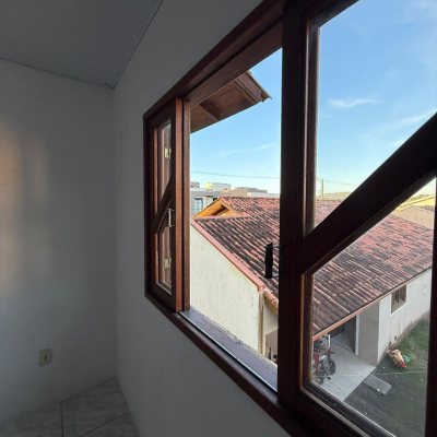 Casa Residencial com 140m², 4 quartos, 1 suíte, 1 garagem, no bairro Ingleses do Rio Vermelho em Florianópolis