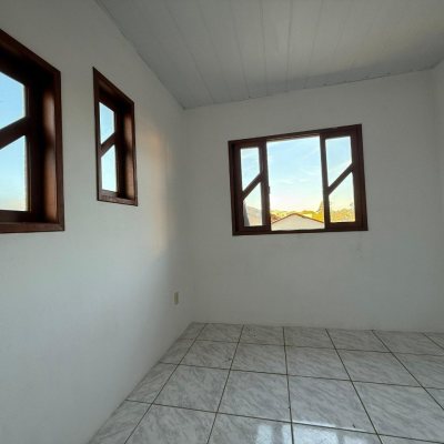 Casa Residencial com 140m², 4 quartos, 1 suíte, 1 garagem, no bairro Ingleses do Rio Vermelho em Florianópolis