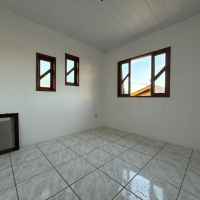 Casa Residencial com 140m², 4 quartos, 1 suíte, 1 garagem, no bairro Ingleses do Rio Vermelho em Florianópolis