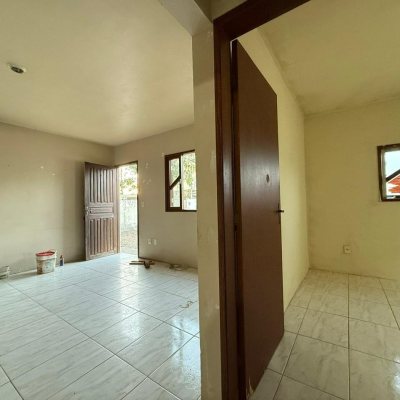 Casa Residencial com 140m², 4 quartos, 1 suíte, 1 garagem, no bairro Ingleses do Rio Vermelho em Florianópolis