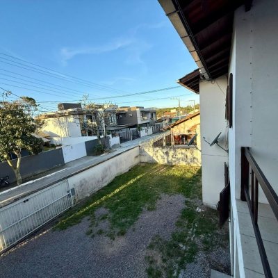 Casa Residencial com 140m², 4 quartos, 1 suíte, 1 garagem, no bairro Ingleses do Rio Vermelho em Florianópolis