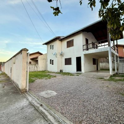 Casa Residencial com 140m², 4 quartos, 1 suíte, 1 garagem, no bairro Ingleses do Rio Vermelho em Florianópolis