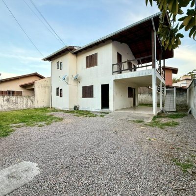 Casa Residencial com 140m², 4 quartos, 1 suíte, 1 garagem, no bairro Ingleses do Rio Vermelho em Florianópolis