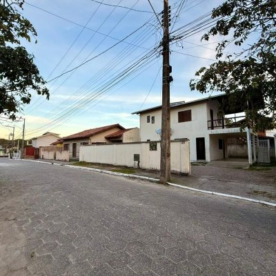 Casa Residencial com 140m², 4 quartos, 1 suíte, 1 garagem, no bairro Ingleses do Rio Vermelho em Florianópolis