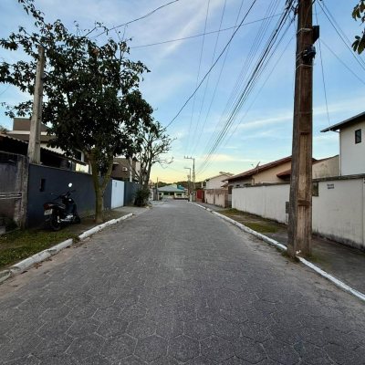 Casa Residencial com 140m², 4 quartos, 1 suíte, 1 garagem, no bairro Ingleses do Rio Vermelho em Florianópolis