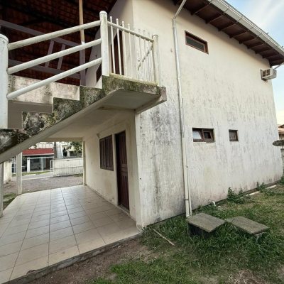 Casa Residencial com 140m², 4 quartos, 1 suíte, 1 garagem, no bairro Ingleses do Rio Vermelho em Florianópolis