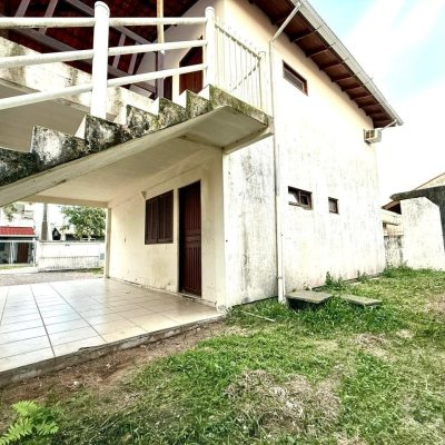 Casa Residencial com 140m², 4 quartos, 1 suíte, 1 garagem, no bairro Ingleses do Rio Vermelho em Florianópolis