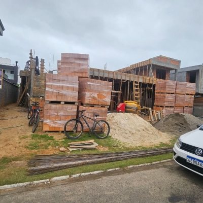 Casa em Condomínio com 238m², 3 quartos, 3 suítes, 2 garagens, no bairro São João Do Rio Vermelho em Florianópolis