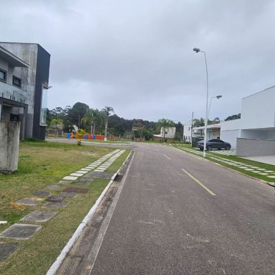 Casa em Condomínio com 238m², 3 quartos, 3 suítes, 2 garagens, no bairro São João Do Rio Vermelho em Florianópolis