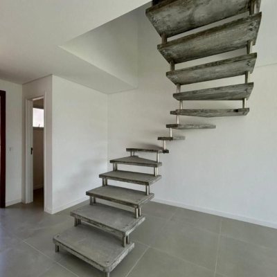 Casa em Condomínio com 110m², 3 quartos, 1 suíte, 2 garagens, no bairro Morro Das Pedras em Florianópolis