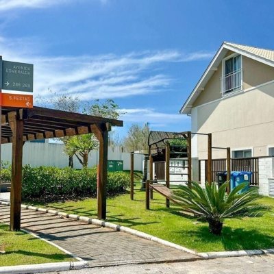 Casa em Condomínio com 110m², 3 quartos, 1 suíte, 2 garagens, no bairro Morro Das Pedras em Florianópolis