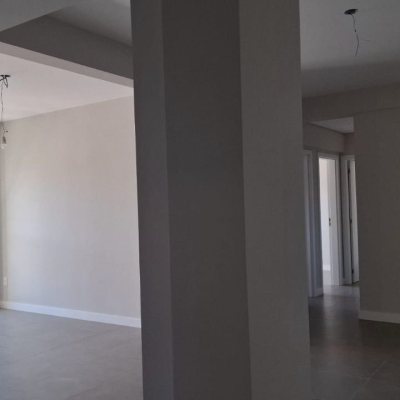 Apartamentos com 98m², 3 quartos, 1 suíte, 2 garagens, no bairro Monte Verde em Florianópolis