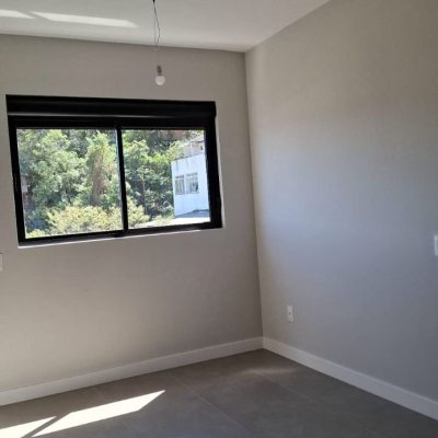 Apartamentos com 98m², 3 quartos, 1 suíte, 2 garagens, no bairro Monte Verde em Florianópolis