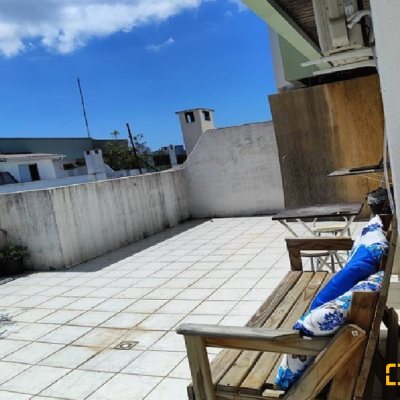 Cobertura com 179m², 4 quartos (sendo 1 suíte), 2 garagens, no bairro Carvoeira em Florianópolis