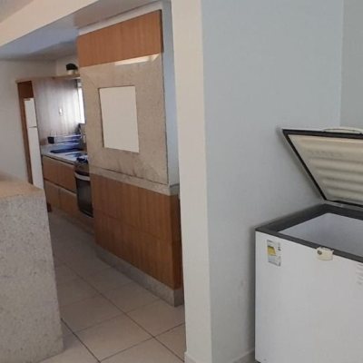Cobertura com 179m², 4 quartos (sendo 1 suíte), 2 garagens, no bairro Carvoeira em Florianópolis