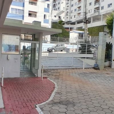 Cobertura com 179m², 4 quartos (sendo 1 suíte), 2 garagens, no bairro Carvoeira em Florianópolis