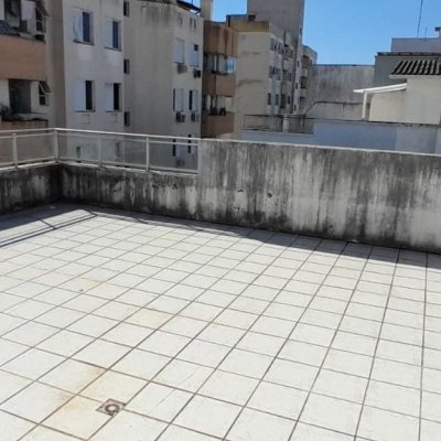 Cobertura com 179m², 4 quartos (sendo 1 suíte), 2 garagens, no bairro Carvoeira em Florianópolis