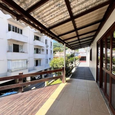 Apartamentos com 92m², 3 quartos, 1 suíte, 1 garagem, no bairro Centro em Florianópolis