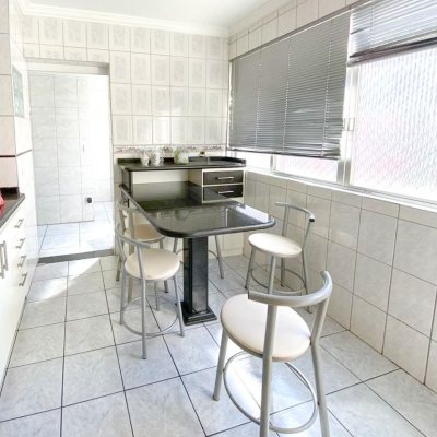 Apartamentos com 129m², 4 quartos, 1 suíte, 1 garagem, no bairro Centro em Florianópolis