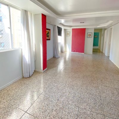 Apartamentos com 129m², 4 quartos, 1 suíte, 1 garagem, no bairro Centro em Florianópolis