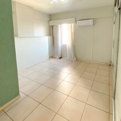 Apartamentos com 129m², 4 quartos, 1 suíte, 1 garagem, no bairro Centro em Florianópolis
