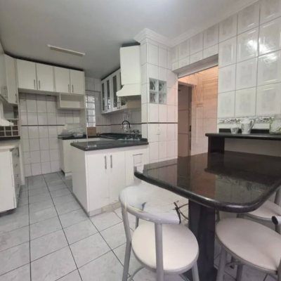 Apartamentos com 129m², 4 quartos, 1 suíte, 1 garagem, no bairro Centro em Florianópolis