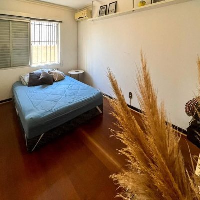 Casa Residencial com 362m², 5 quartos, 1 suíte, 4 garagens, no bairro Abraão em Florianópolis