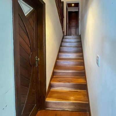 Casa Residencial com 362m², 5 quartos, 1 suíte, 4 garagens, no bairro Abraão em Florianópolis