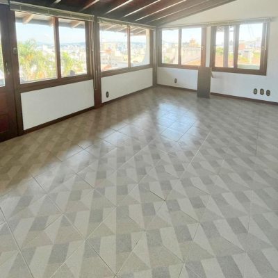 Casa Residencial com 362m², 5 quartos, 1 suíte, 4 garagens, no bairro Abraão em Florianópolis
