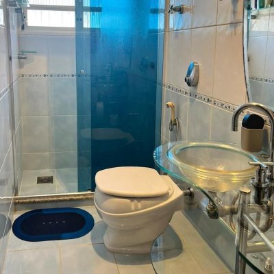 Casa Residencial com 362m², 5 quartos, 1 suíte, 4 garagens, no bairro Abraão em Florianópolis