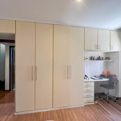 Casa Residencial com 362m², 5 quartos, 1 suíte, 4 garagens, no bairro Abraão em Florianópolis