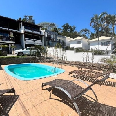 Casa Residencial com 362m², 5 quartos, 1 suíte, 4 garagens, no bairro Abraão em Florianópolis