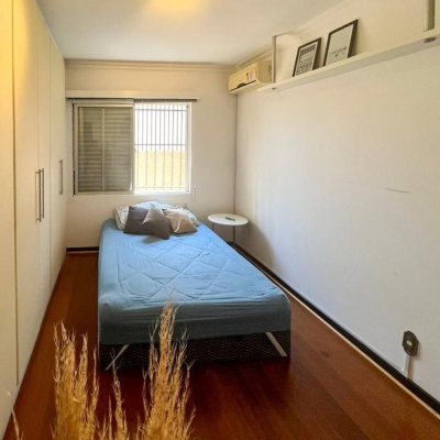 Casa Residencial com 362m², 5 quartos, 1 suíte, 4 garagens, no bairro Abraão em Florianópolis