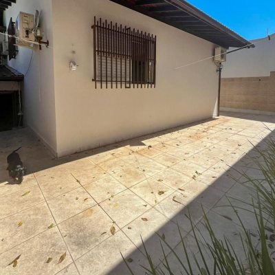 Casa Residencial com 362m², 5 quartos, 1 suíte, 4 garagens, no bairro Abraão em Florianópolis