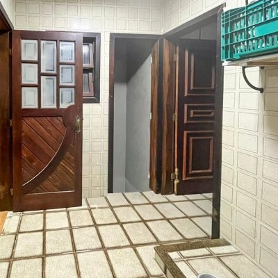 Casa Residencial com 362m², 5 quartos, 1 suíte, 4 garagens, no bairro Abraão em Florianópolis