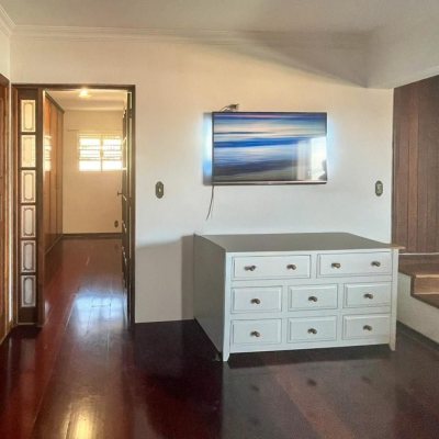 Casa Residencial com 362m², 5 quartos, 1 suíte, 4 garagens, no bairro Abraão em Florianópolis