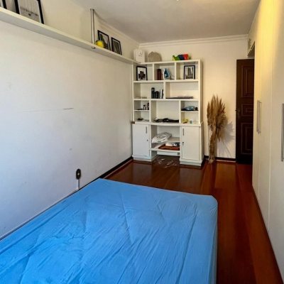 Casa Residencial com 362m², 5 quartos, 1 suíte, 4 garagens, no bairro Abraão em Florianópolis