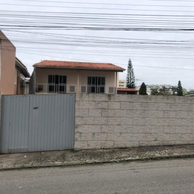 Casa Residencial com 260m², 3 quartos, 1 suíte, 6 garagens, no bairro Nossa Senhora Do Rosário em São José