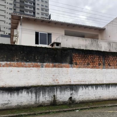 Casa Residencial com 260m², 3 quartos, 1 suíte, 6 garagens, no bairro Nossa Senhora Do Rosário em São José