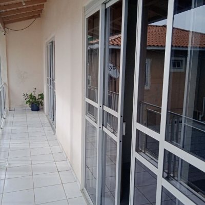 Casa Residencial com 260m², 3 quartos, 1 suíte, 6 garagens, no bairro Nossa Senhora Do Rosário em São José