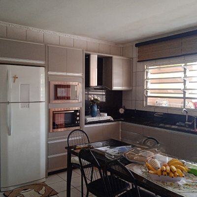 Casa Residencial com 260m², 3 quartos, 1 suíte, 6 garagens, no bairro Nossa Senhora Do Rosário em São José