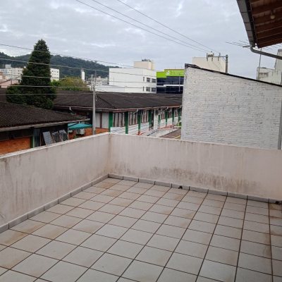 Casa Residencial com 260m², 3 quartos, 1 suíte, 6 garagens, no bairro Nossa Senhora Do Rosário em São José