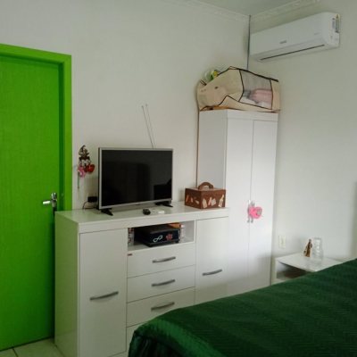 Casa Residencial com 260m², 3 quartos, 1 suíte, 6 garagens, no bairro Nossa Senhora Do Rosário em São José