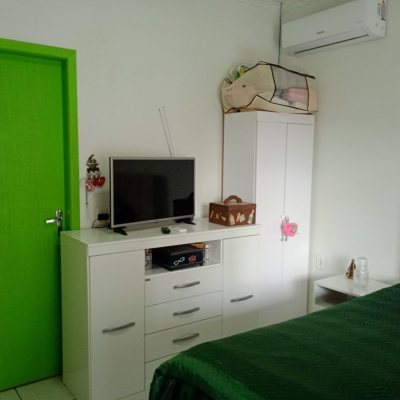 Casa Residencial com 260m², 3 quartos, 1 suíte, 6 garagens, no bairro Nossa Senhora Do Rosário em São José