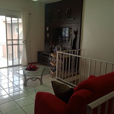 Casa Residencial com 260m², 3 quartos, 1 suíte, 6 garagens, no bairro Nossa Senhora Do Rosário em São José