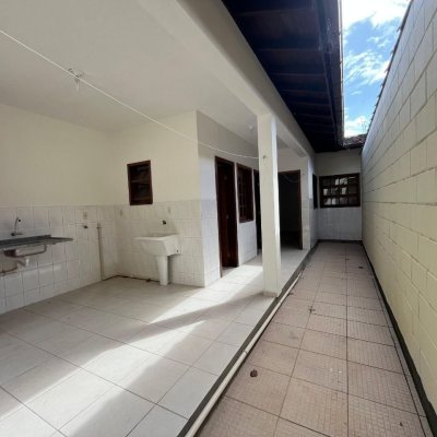 Casa Residencial com 189m², 3 quartos, 1 suíte, 4 garagens, no bairro Centro em São José